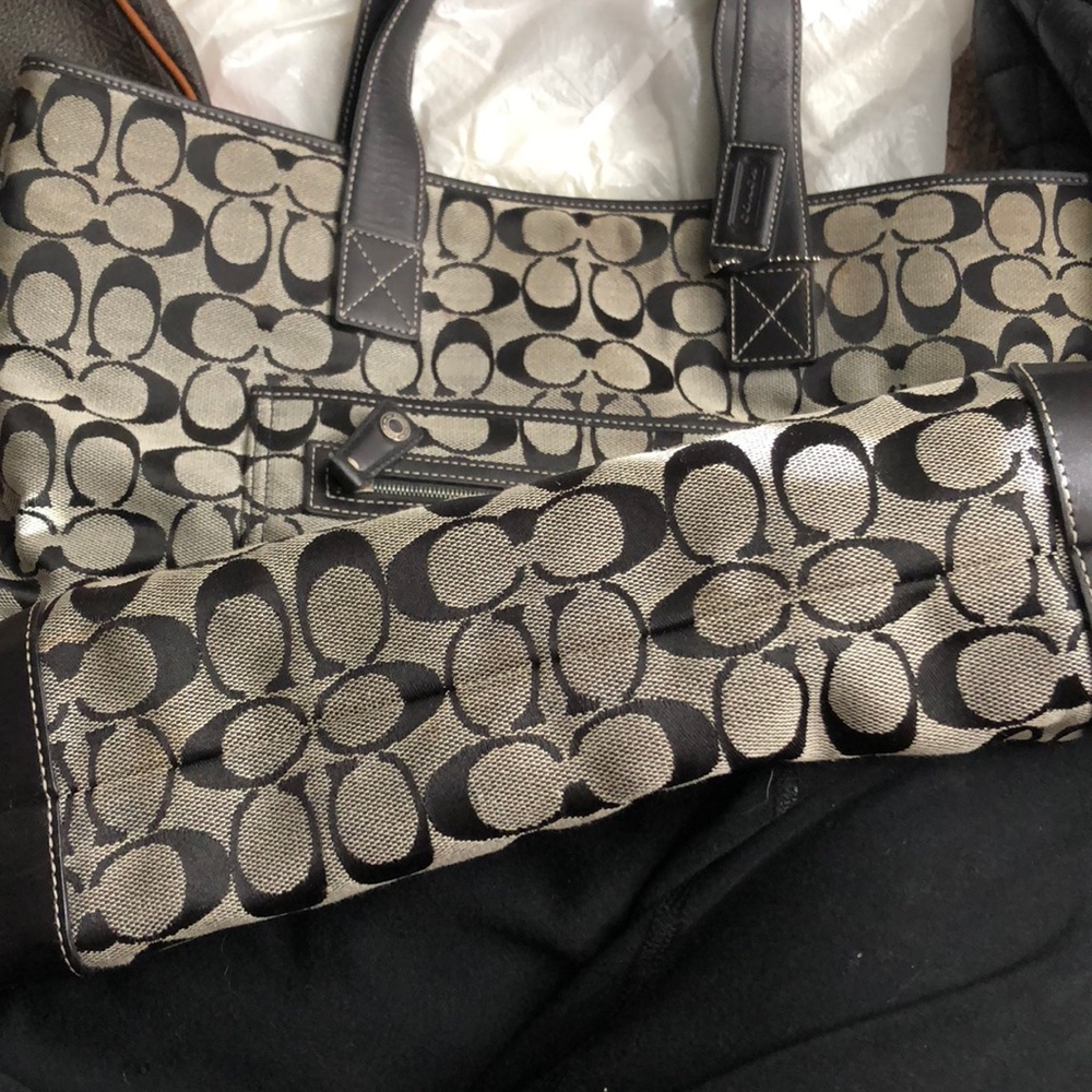 Authentic Coach tote - Picture 2 of 3